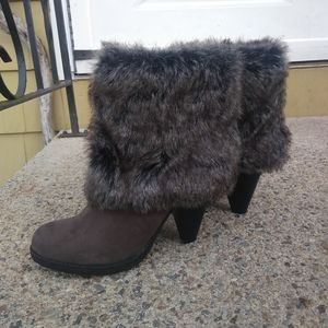 Ladies faux fur healed boots